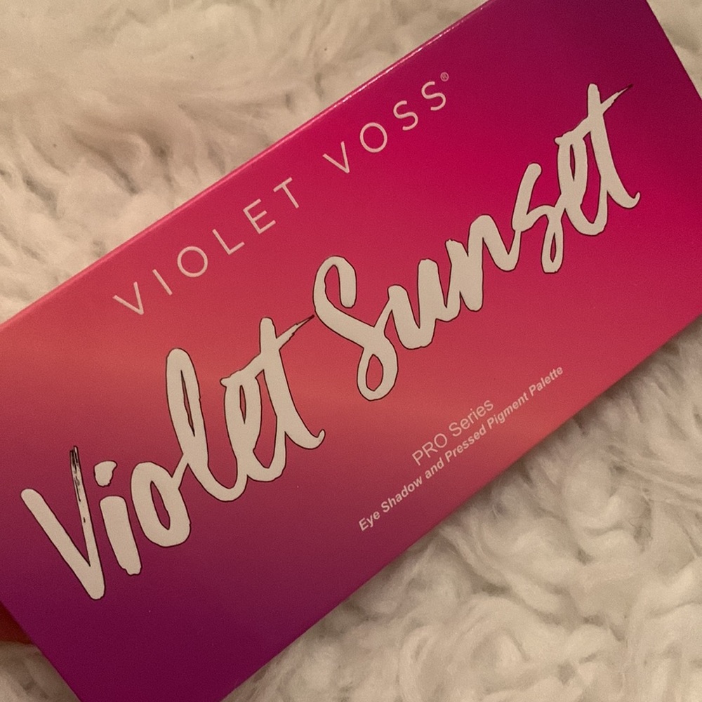 Violet Sunset Make Up Palette - Picture 3 of 3